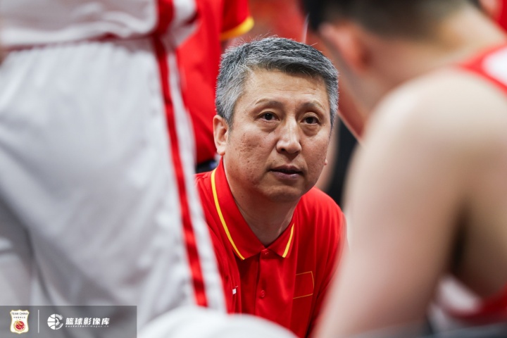 媒体人：除非赵嘉义&李弘权火线复出 否则目前的男篮很难赢韩国