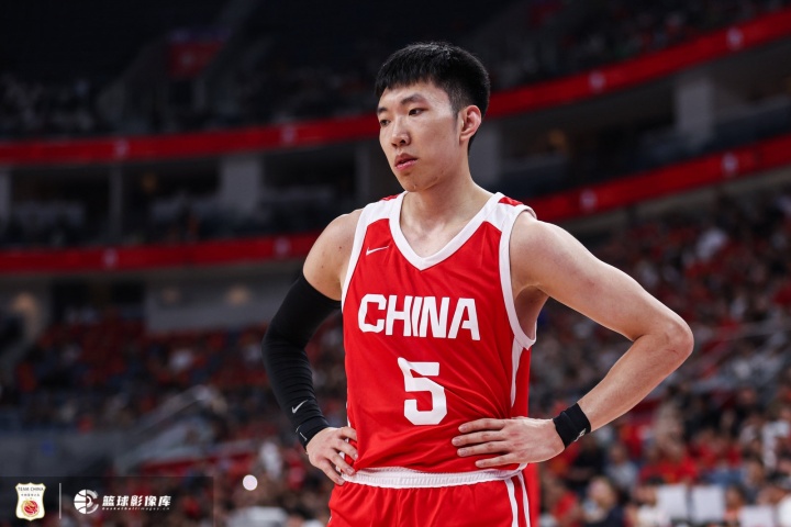 媒体人：廖三宁今天拼了36分钟 把中国男篮扛在肩上  向他致敬！